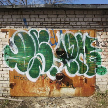 Graffiti Bombing - Photo by nearcrimekid - osem, enot