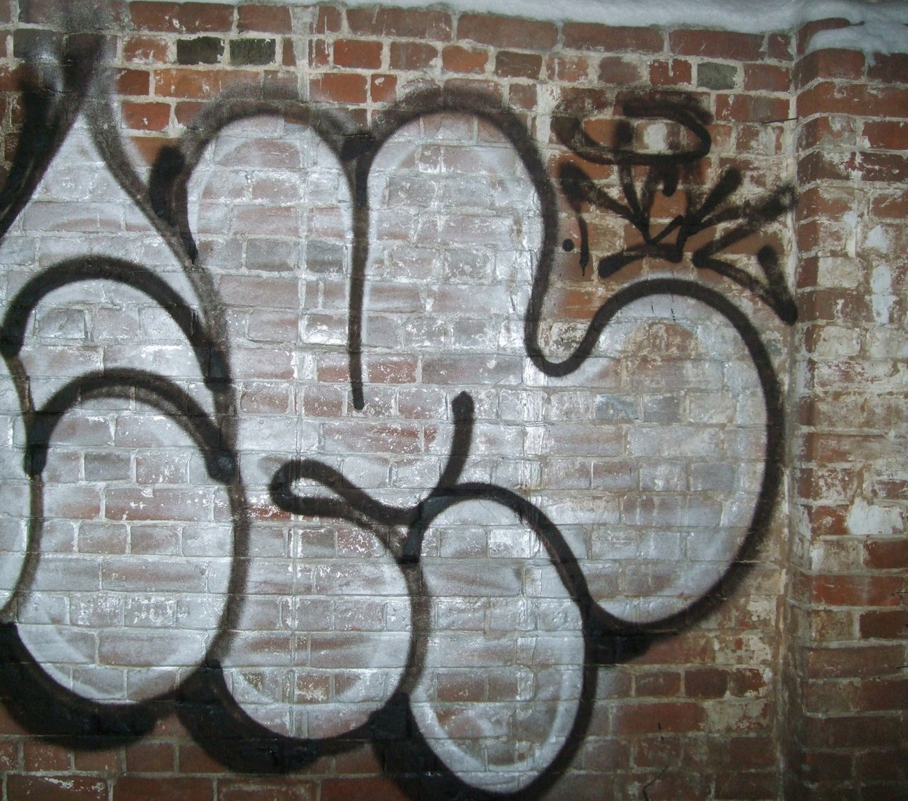 Graffiti Bombing - Photo by nearcrimekid - throwup, throwie, bombing