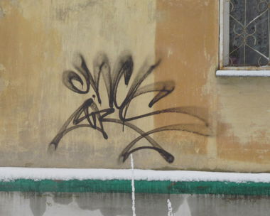 Graffiti Bombing - Photo by nearcrimekid (2013)