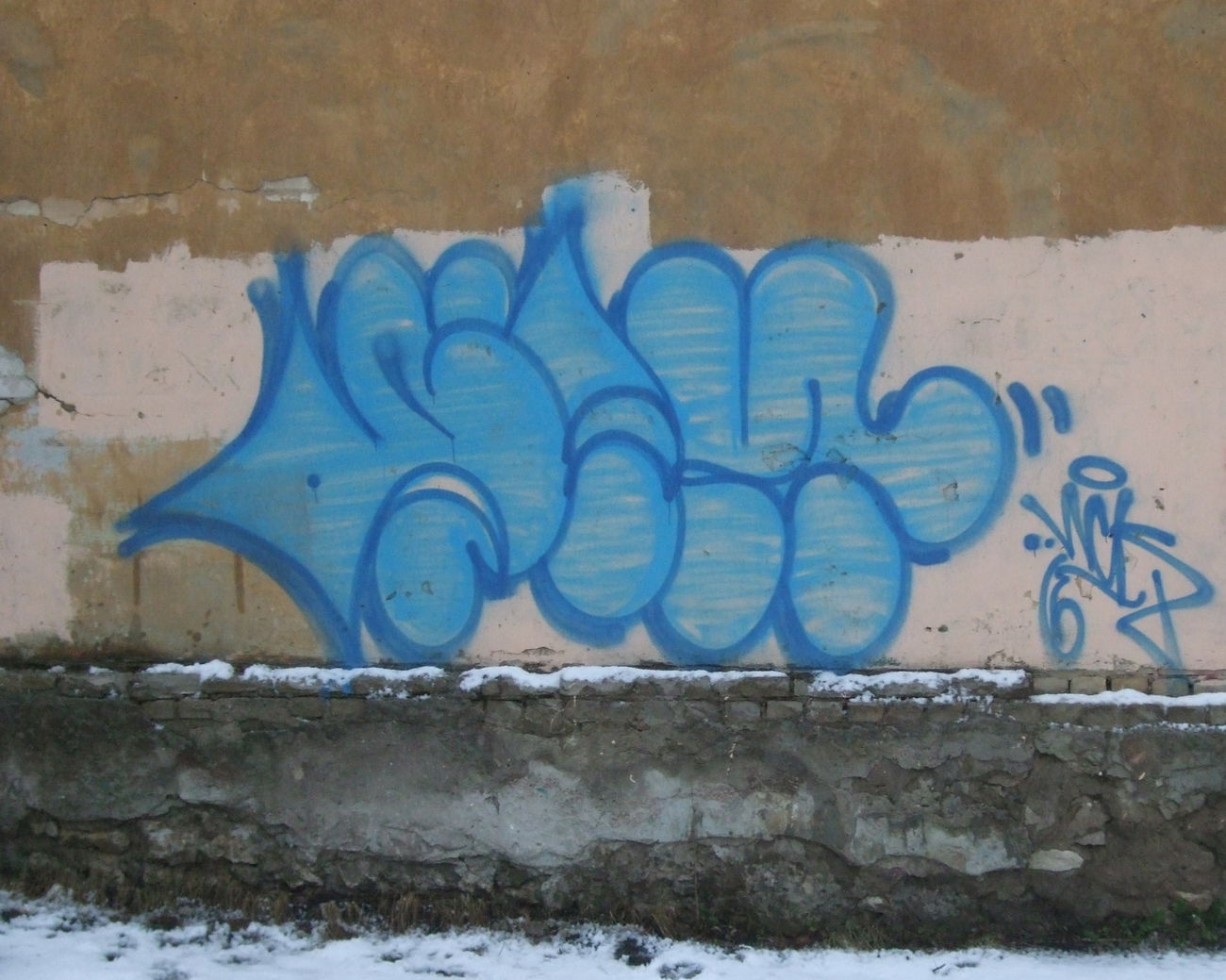 Graffiti Bombing - Photo by nearcrimekid - throwup, throwie, bombing