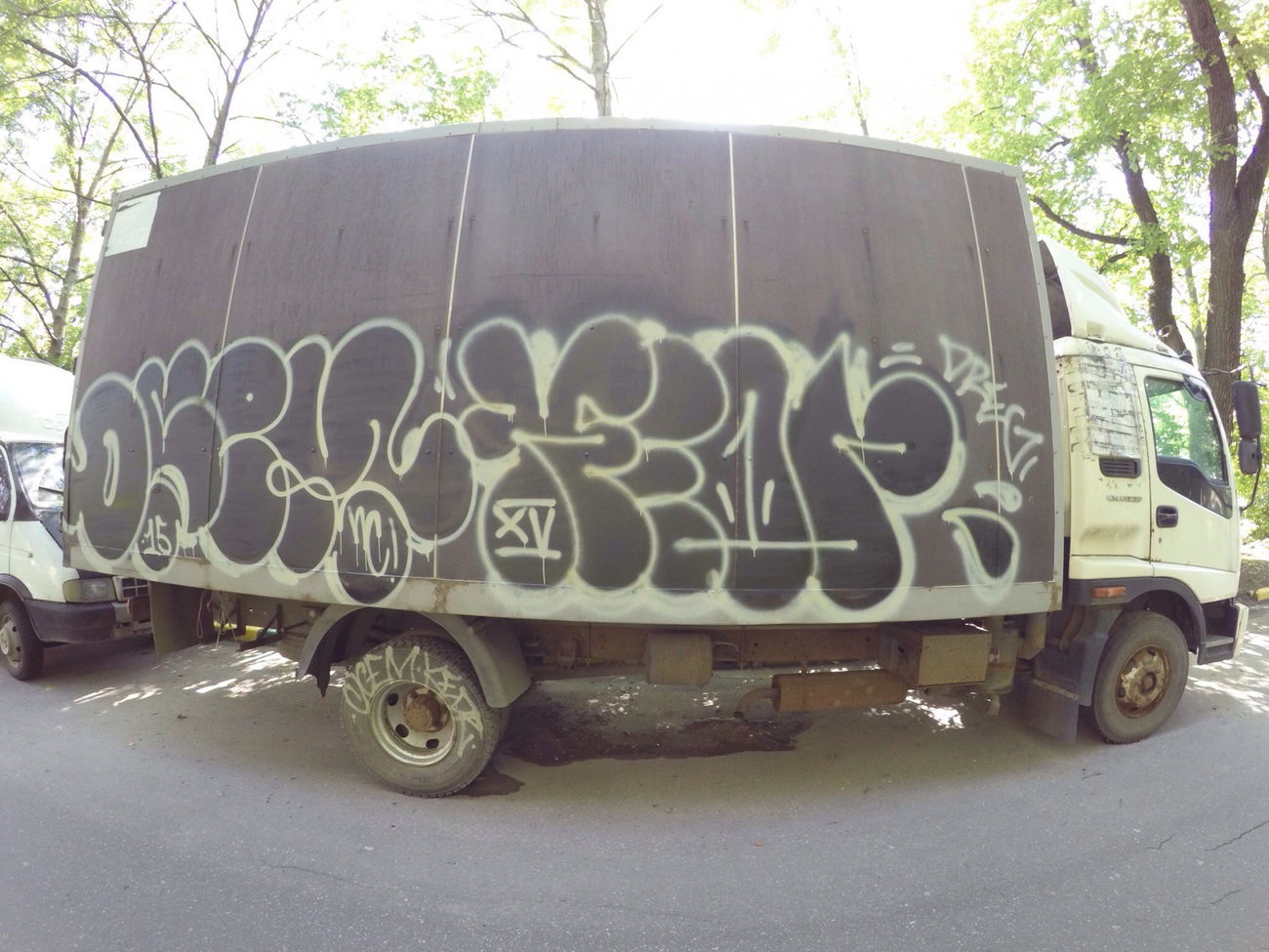 Graffiti Artwork - Photo by nearcrimekid - truck, throwie