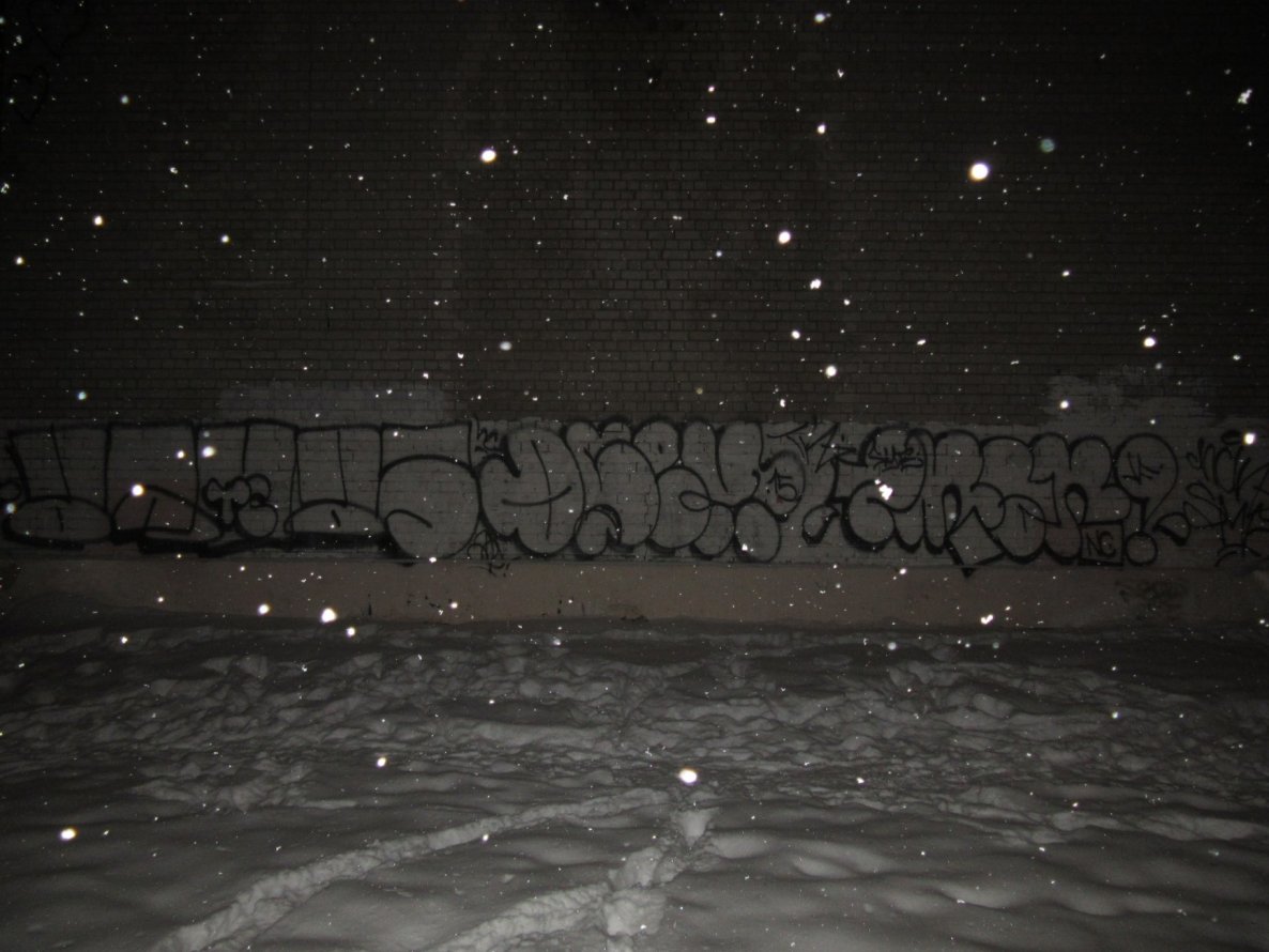 Graffiti Bombing - Photo by nearcrimekid - aquas, osem, zmok