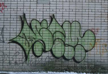Graffiti Bombing - Photo by nearcrimekid - throwup, throwie, bombing