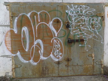 Graffiti Bombing - Photo by nearcrimekid - os, osem, nck