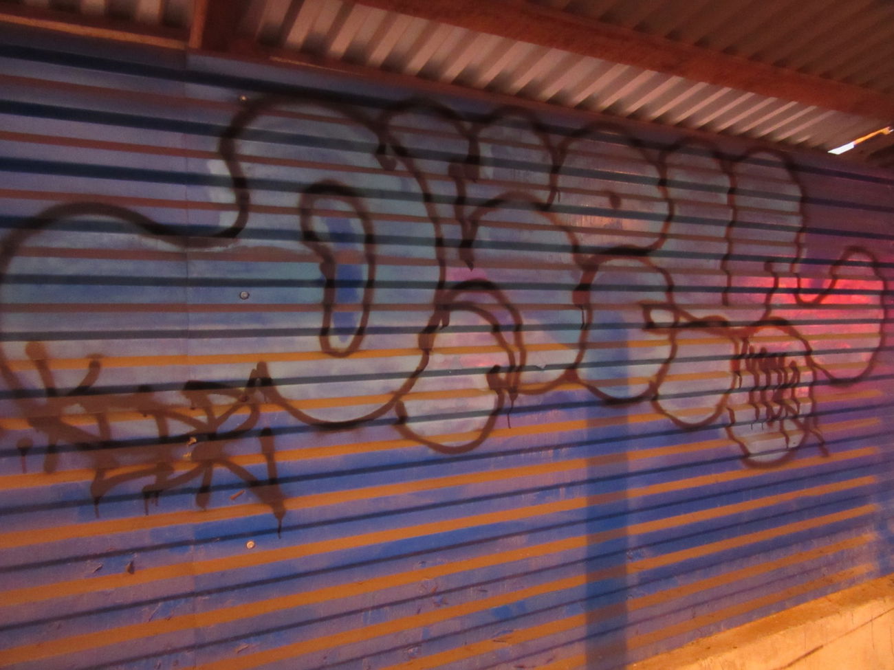 Graffiti Bombing - Photo by nearcrimekid - throwup, throwie