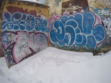 Graffiti Bombing - Photo by nearcrimekid - throwup, throwie, bombing