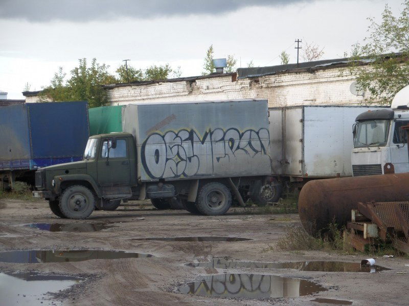 Graffiti Bombing - Photo by nearcrimekid - throwup, bombing, russian (2010)