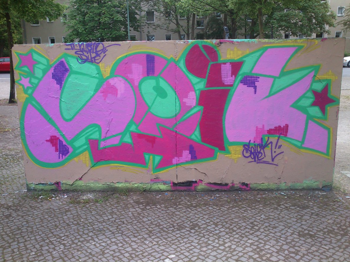 Graffiti Wall - Photo by neicky