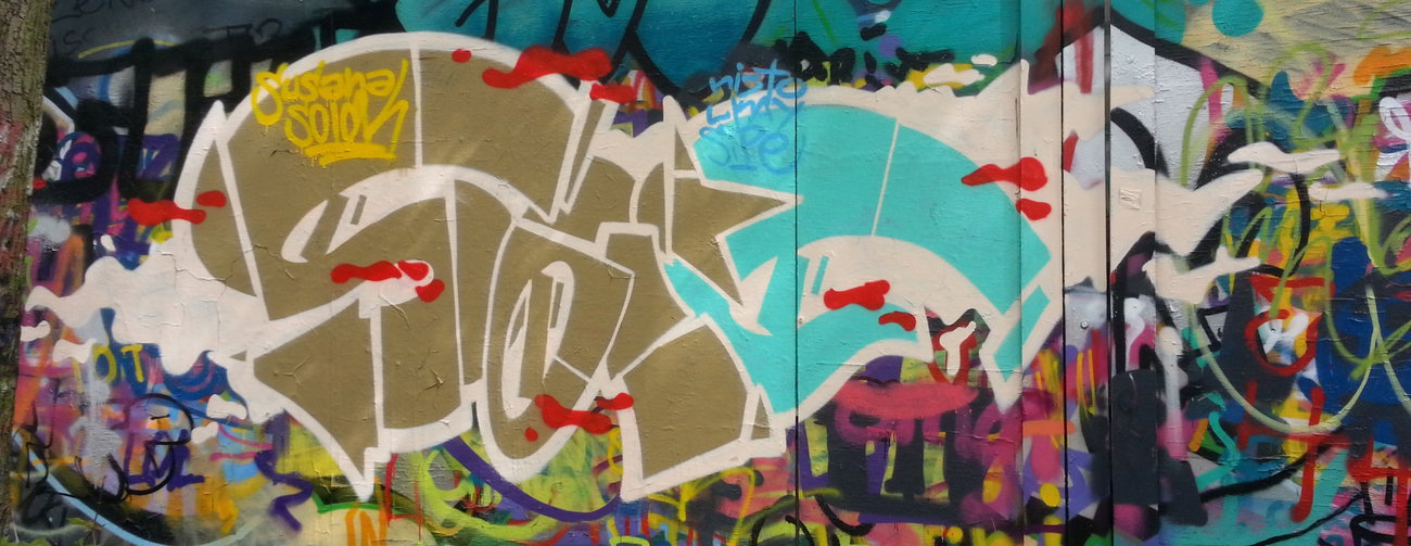 Graffiti Wall - Photo by neicky - soic, aim