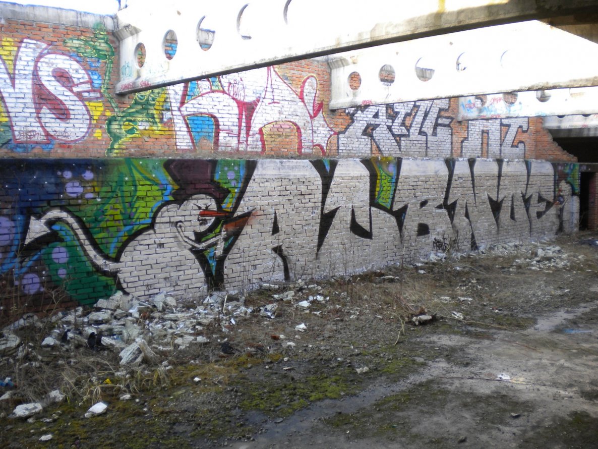 Graffiti Wall - Photo by nekenieH (2014)