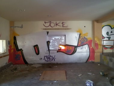 Graffiti Wall - Photo by nekenieH - oe, crew (2015)