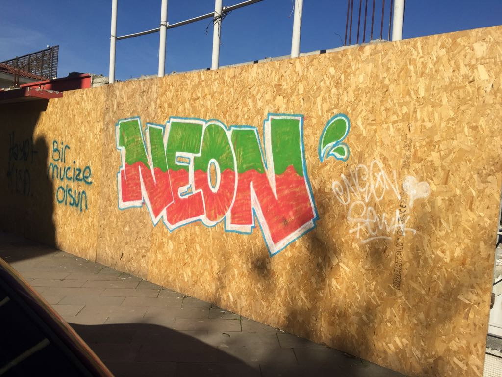 Graffiti Bombing in Turkey - Photo by neonlan (2017)