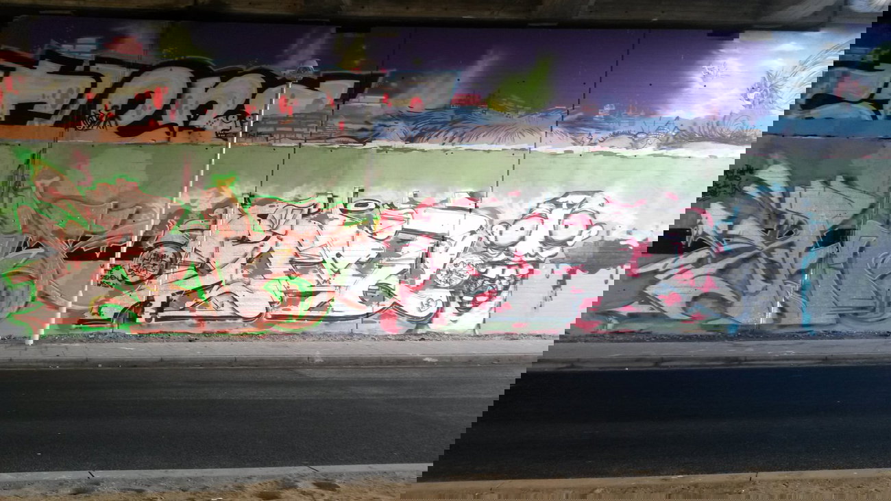 Graffiti Wall - Photo by neuneinsAwis - Awis91, x, LIMIT (2014)