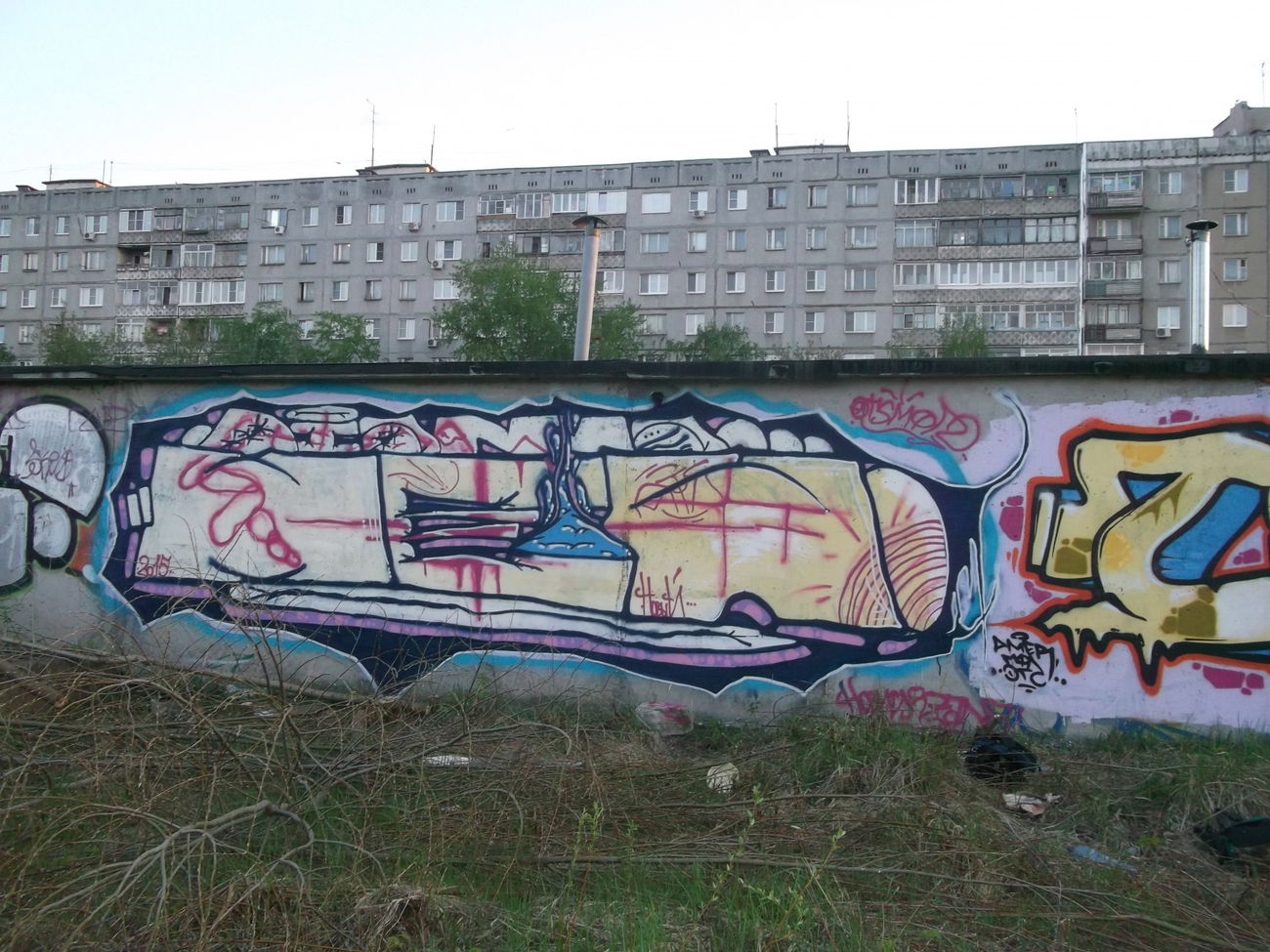 Graffiti Wall - Photo by newer88