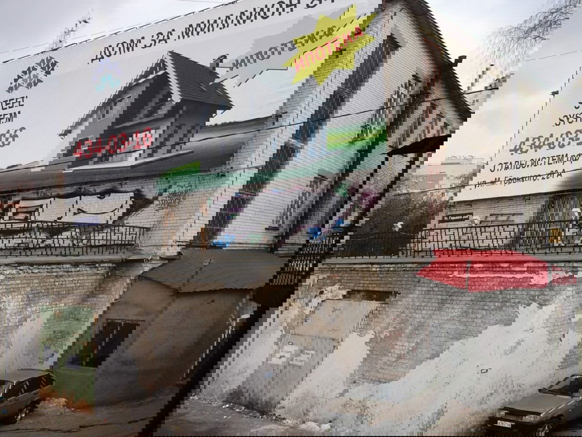 Graffiti Bombing - Photo by newer88