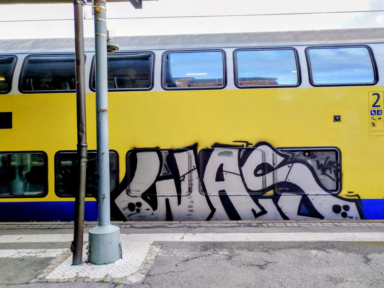 Graffiti Train in Hamburg - Photo by nice (2025)