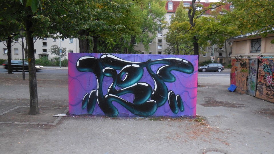 Graffiti Wall in Potsdam - Photo by niemand - let, crew (2013)
