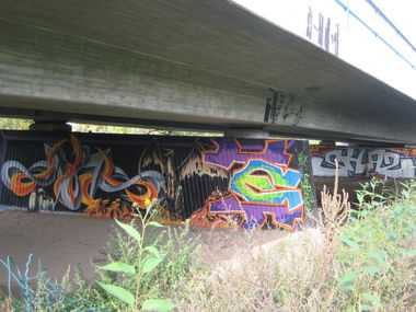 Graffiti Bombing - Photo by niemand - erny, sirius, silas (2010)