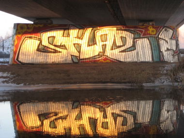 Graffiti Bombing - Photo by niemand - silas, letcrew (2009)