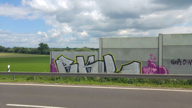 Graffiti Bombing in Deutschland - Photo by nik - erfurt, nik, nero (2016)