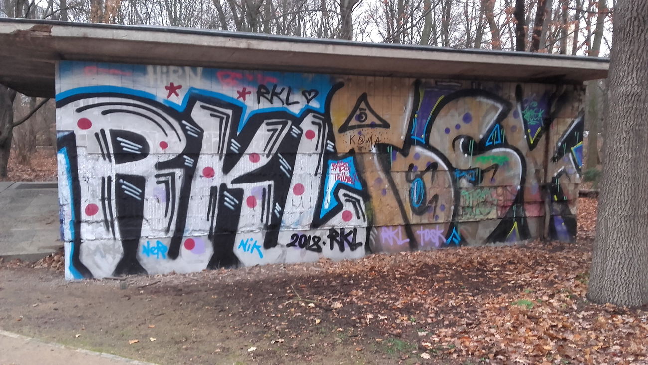 Graffiti Wall - Photo by nik - nik, rkl, berlin (2018)