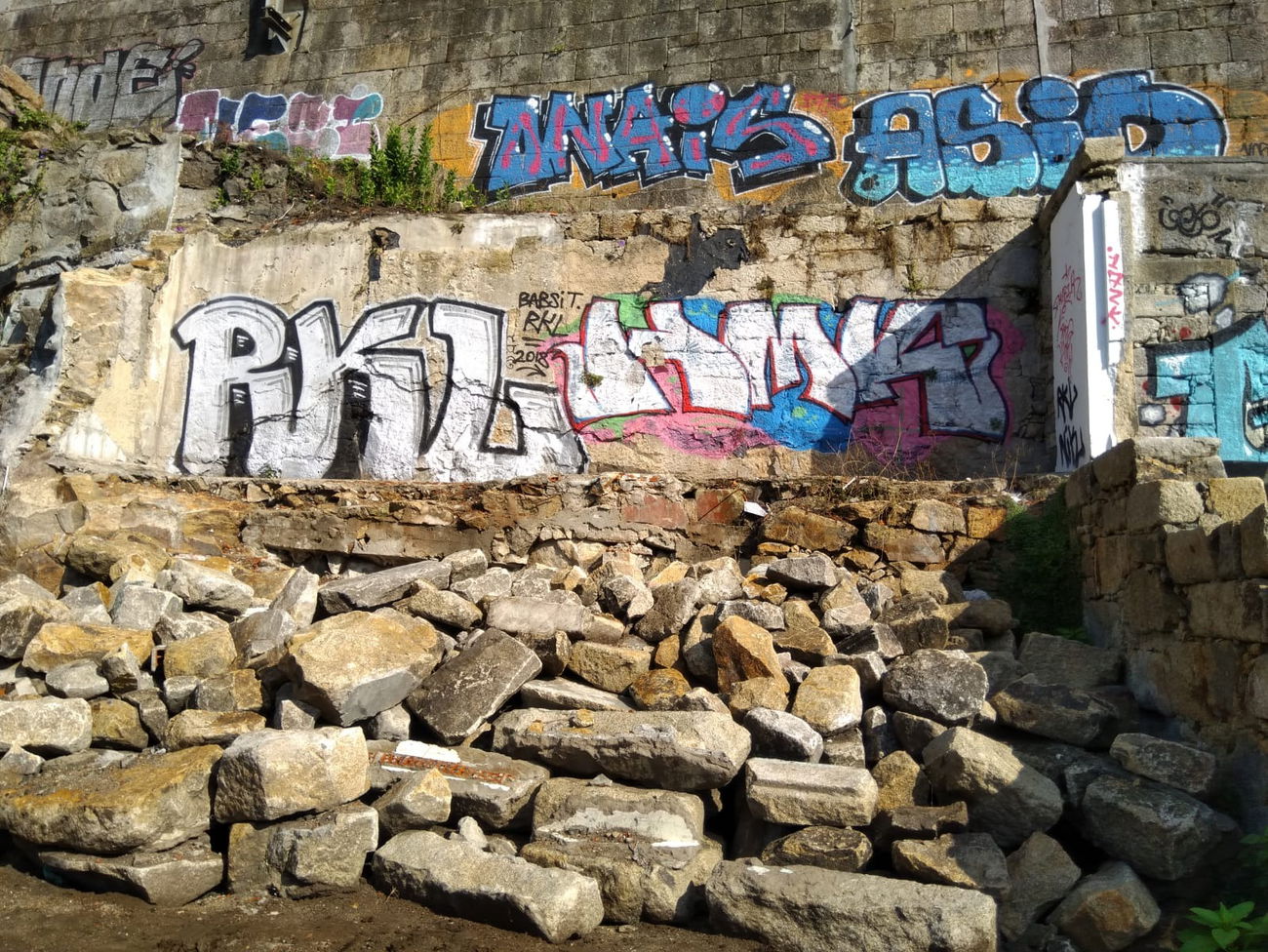 Graffiti Wall in Porto - Photo by nik - porto, 2018, rkl (2018)
