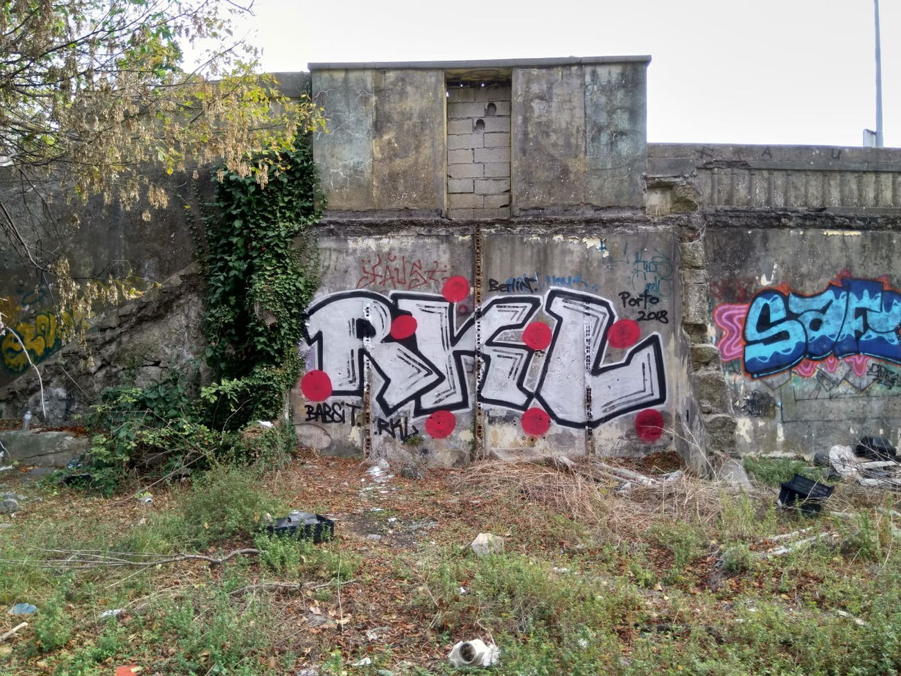 Graffiti Wall in Porto - Photo by nik - porto, 2018, rkl (2018)