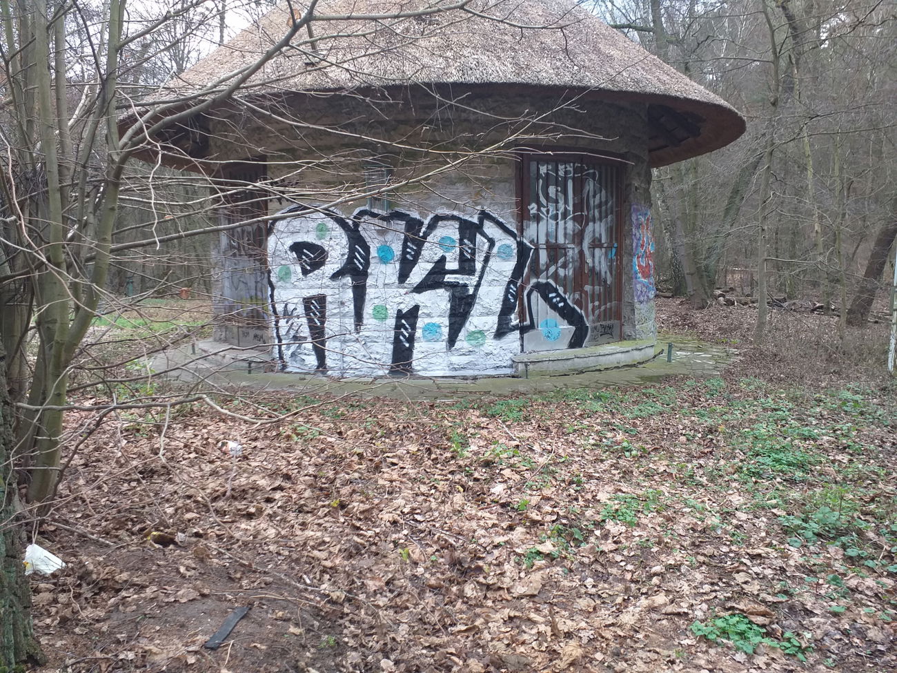 Graffiti Wall - Photo by nik - berlin (2019)