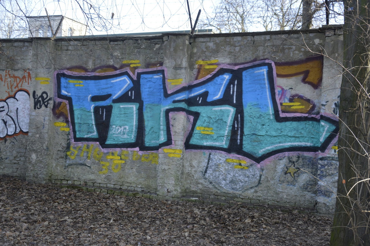 Graffiti Wall in Berlin - Photo by nik (2017)