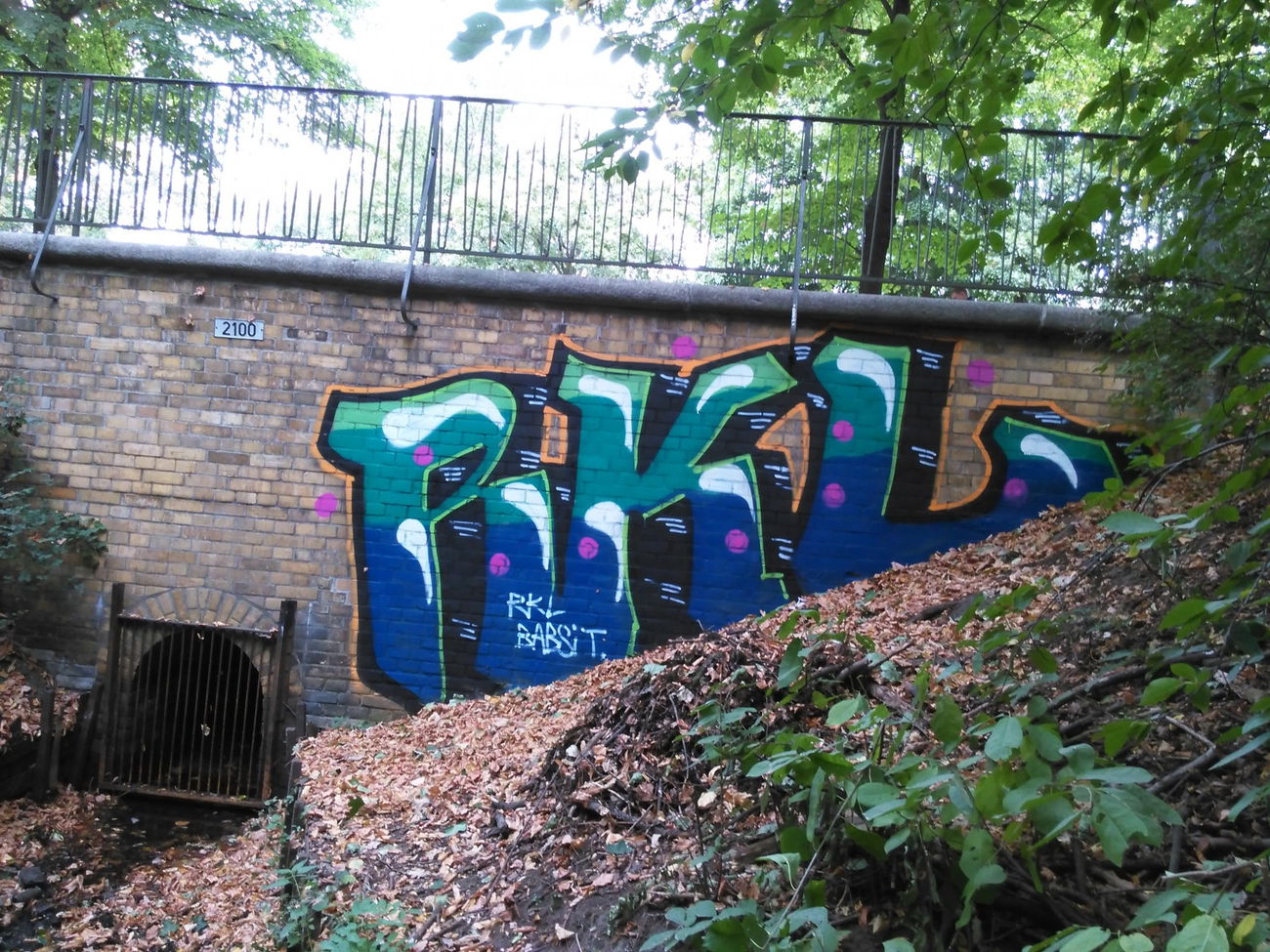 Graffiti Wall in Berlin - Photo by nik - rkl, nik, berlin (2018)