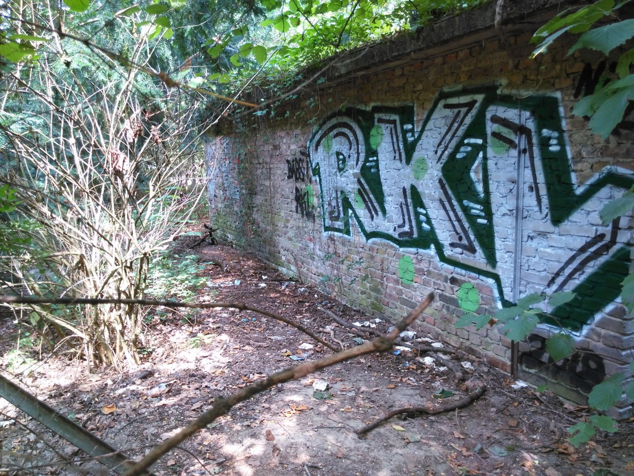 Graffiti Wall in Berlin - Photo by nik - rkl, nik, area (2018)