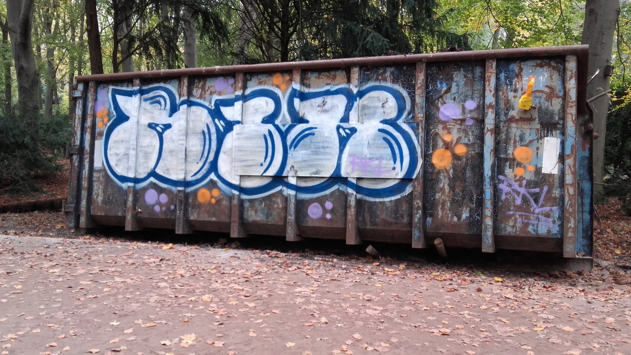 Graffiti Wall in Berlin tiergarten - Photo by nik - RKL, NIK (2017)