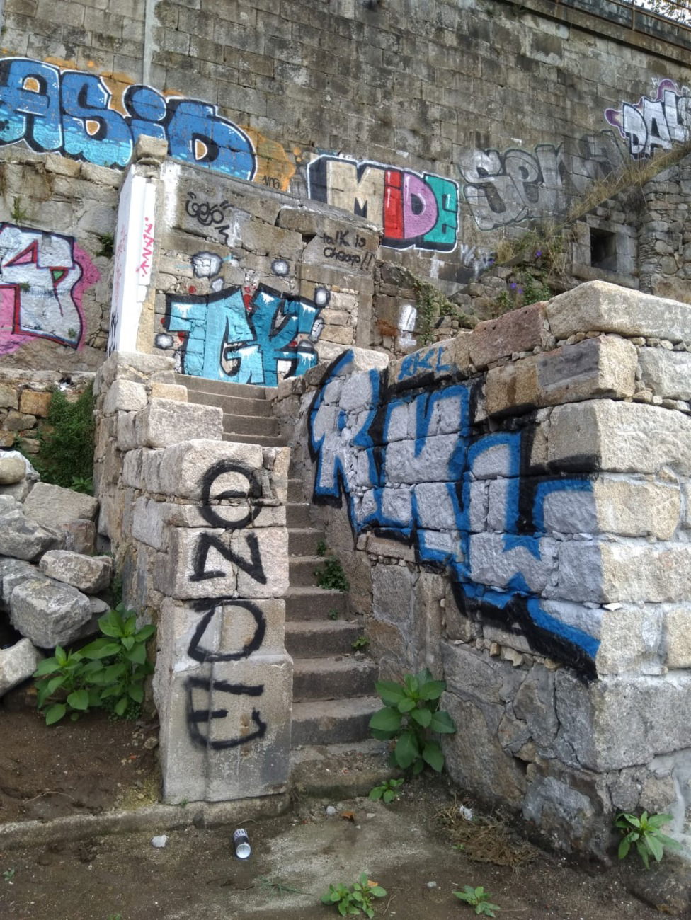 Graffiti Wall in Porto - Photo by nik - porto, 2018, rkl (2018)