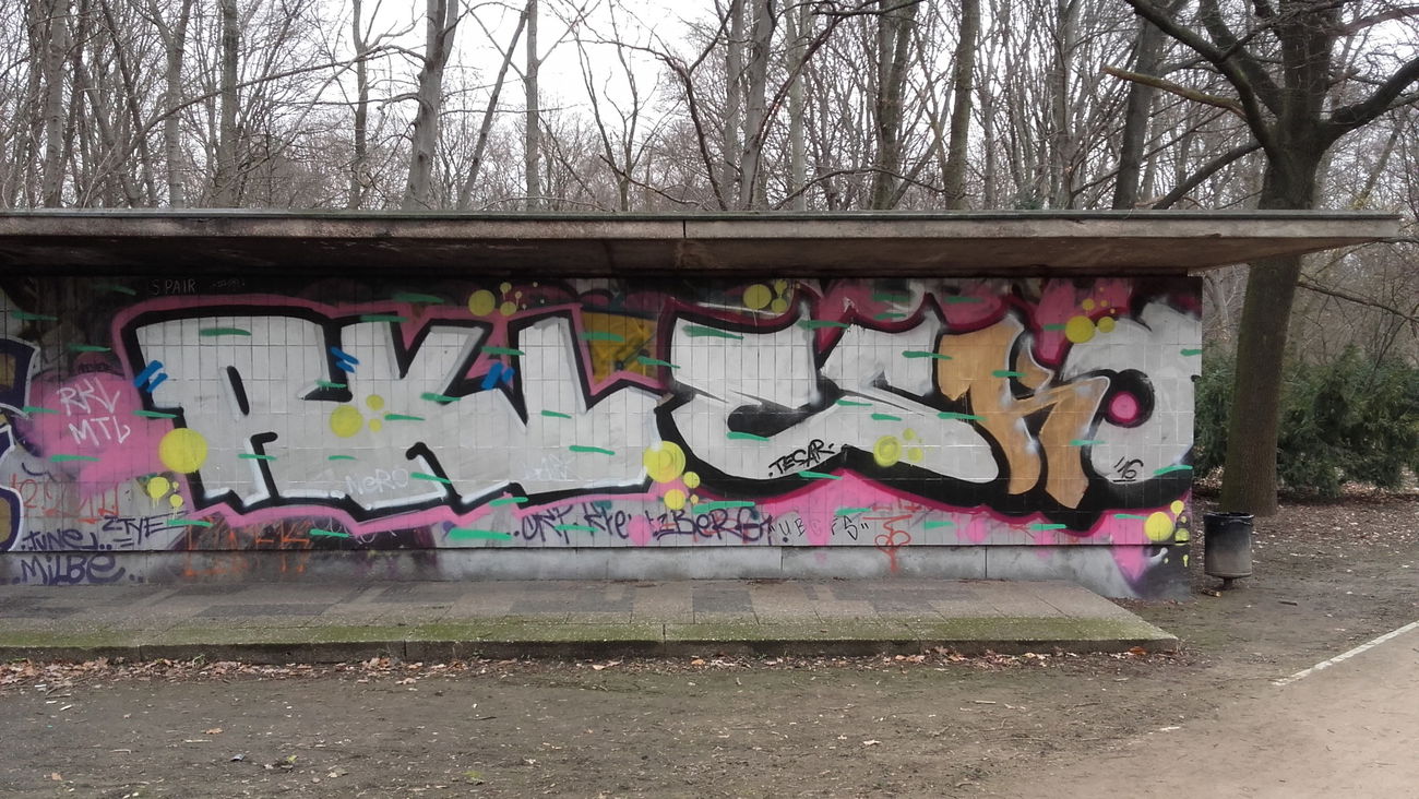 Graffiti Bombing in Deutschland - Photo by nik - berlin, mtl, esko (2016)