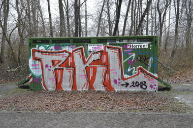 Graffiti Wall in Berlin mitte - Photo by nik - rkl, nik, container (2018)