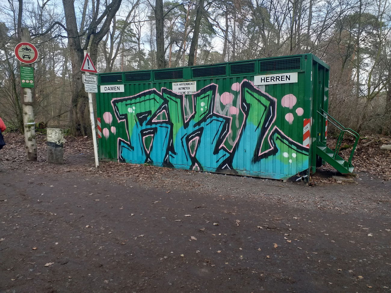 Graffiti Wall - Photo by nik - berlin (2019)