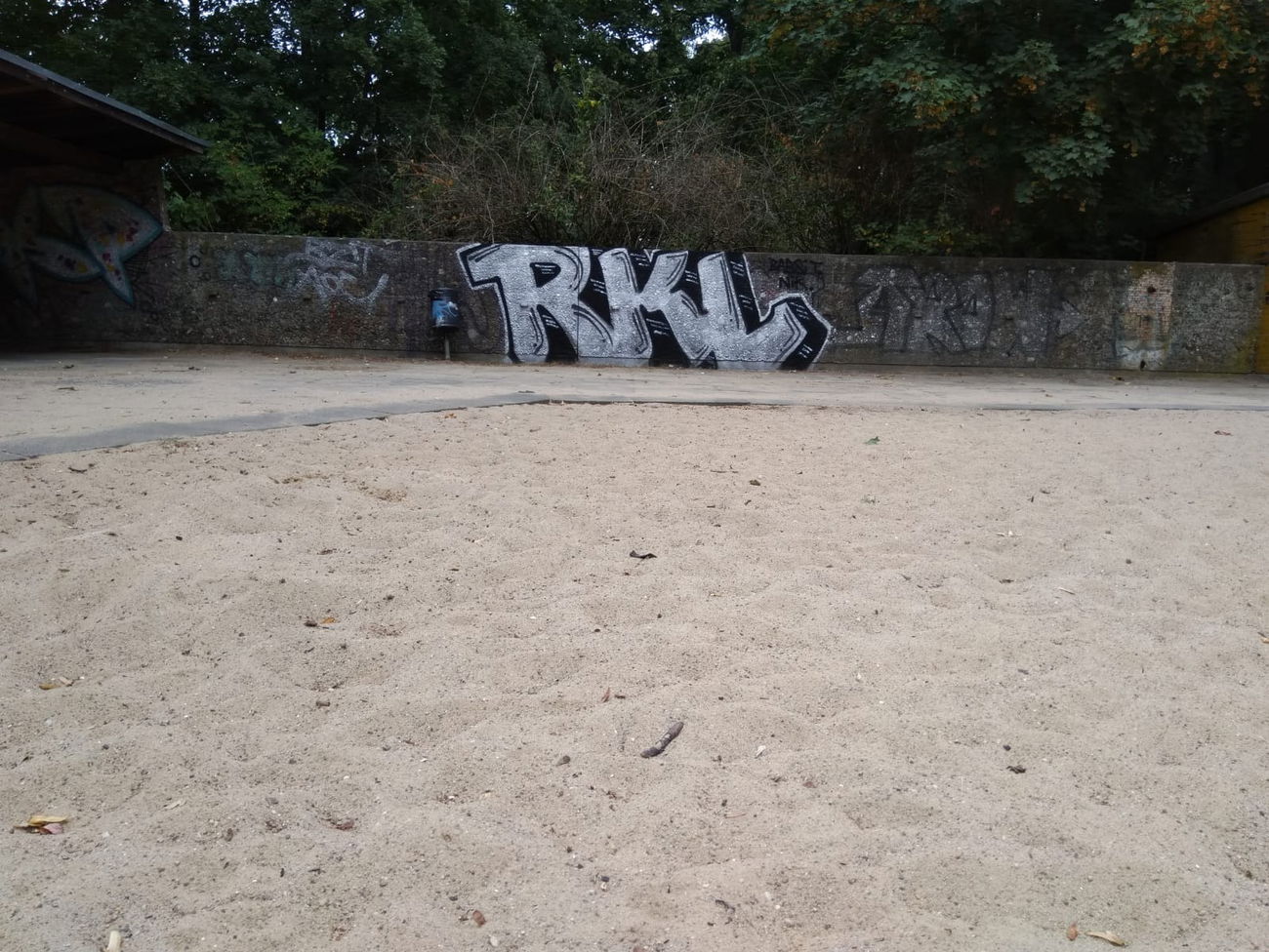 Graffiti Wall in Berlin - Photo by nik (2018)