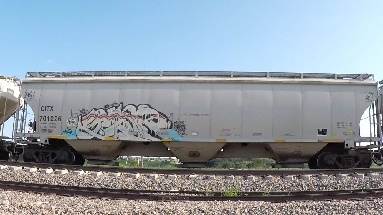 Graffiti Train in United States - Photo by ninedos - iowa