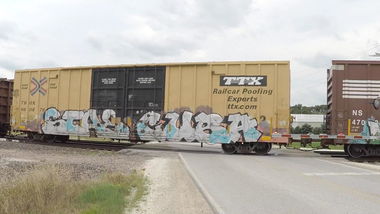 Graffiti Train in United States - Photo by ninedos - iowa