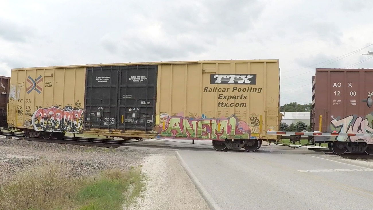 Graffiti Train in United States - Photo by ninedos - iowa