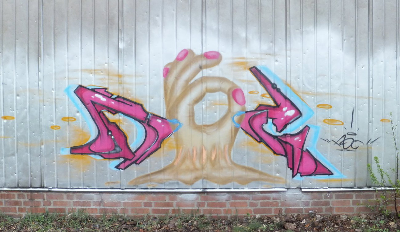 Graffiti Wall in Frankfurt (Oder) - Photo by noc - noc, hand, pink (2014)