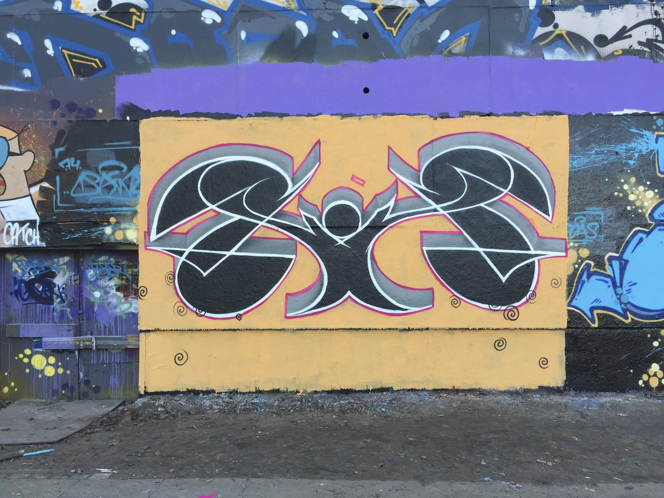 Graffiti Wall - Photo by noc