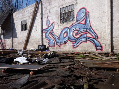 Graffiti Wall - Photo by noc - red, points, noc (2015)