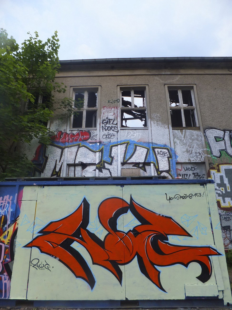 Graffiti Wall - Photo by noc - 4cans, noc, orange (2016)