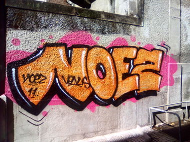 Graffiti Bombing - Photo by noez (2017)