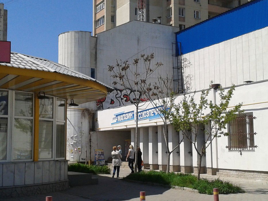 Graffiti Bombing in Simferopol - Photo by note - roof, top, die