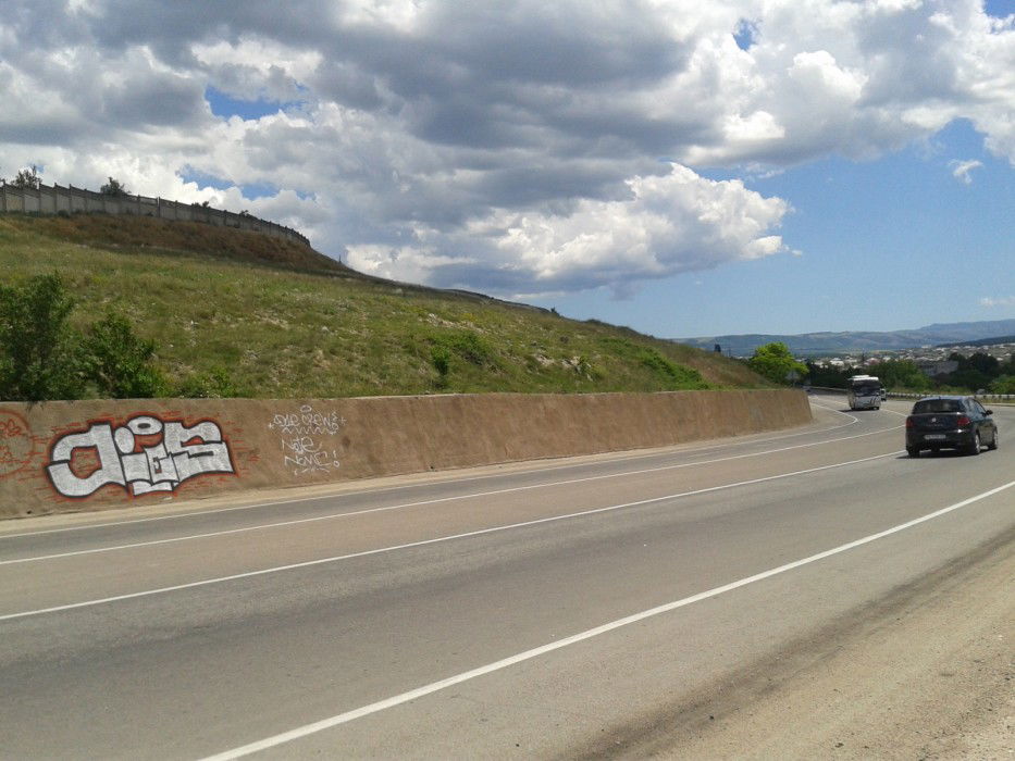 Graffiti Bombing - Photo by note - die, crew