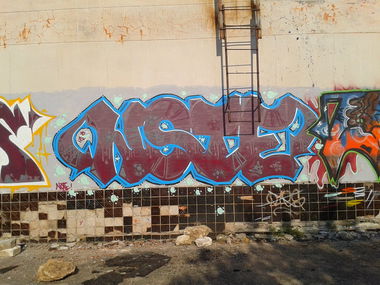 Graffiti Wall - Photo by note - note, die, crew (2013)