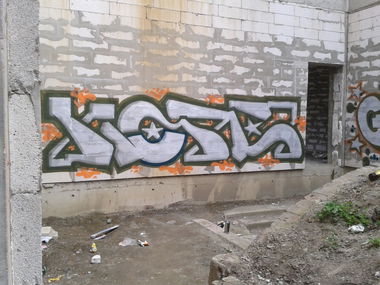 Graffiti Wall - Photo by note - note, outside (2014)