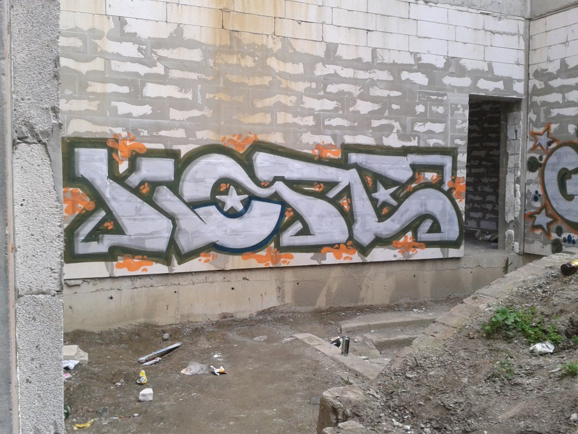Graffiti Wall - Photo by note - note, outside (2014)